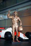 F1：尼基·劳达逝世纪念日 迈凯伦为其打造了铜像